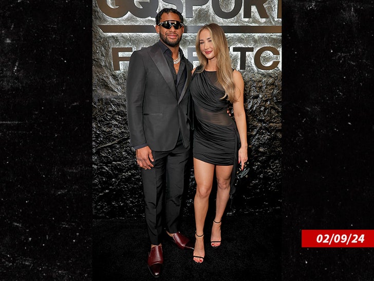JuJu Smith-Schuster and Laura Kruk sub getty swipe
