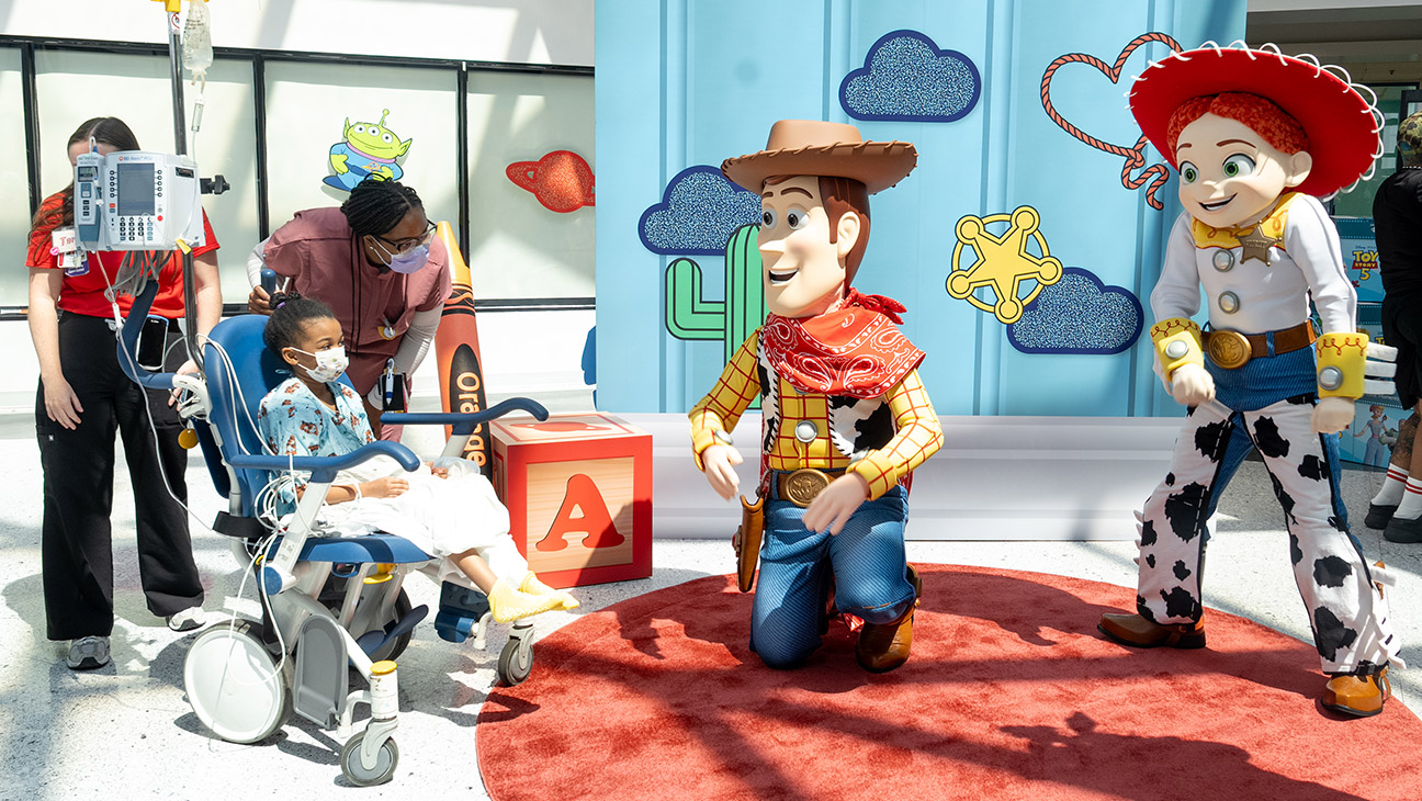 Woody and Jessie visit children's hospital