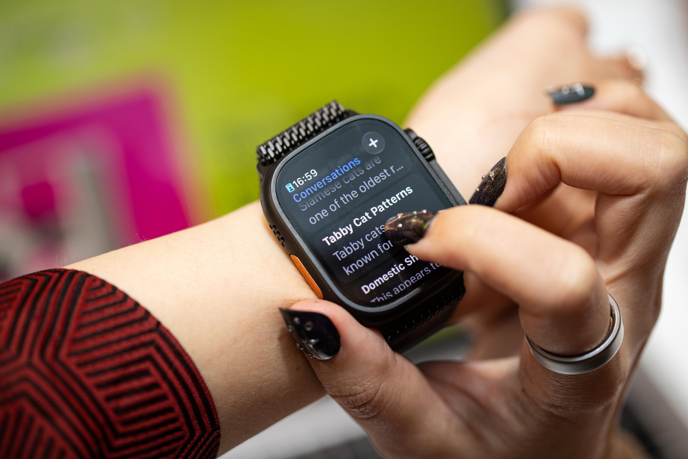 You can easily browse Siri AI conversations from the dedicated app on the wrist. Conversely, conversations started on the wrist can be viewed on the phone too.