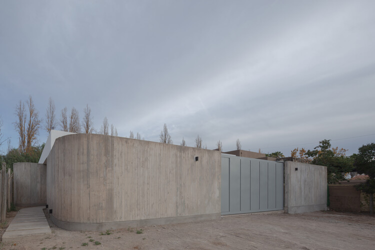 CCE House / ONA - Oficina Nómada de Arquitectura - Image 8 of 33