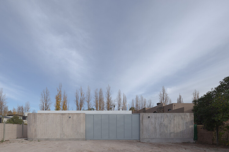 CCE House / ONA - Oficina Nómada de Arquitectura - Image 1 of 33