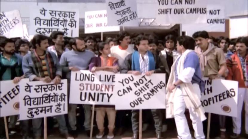 A scene from Main Azad Hoon A scene from Main Azad Hoon