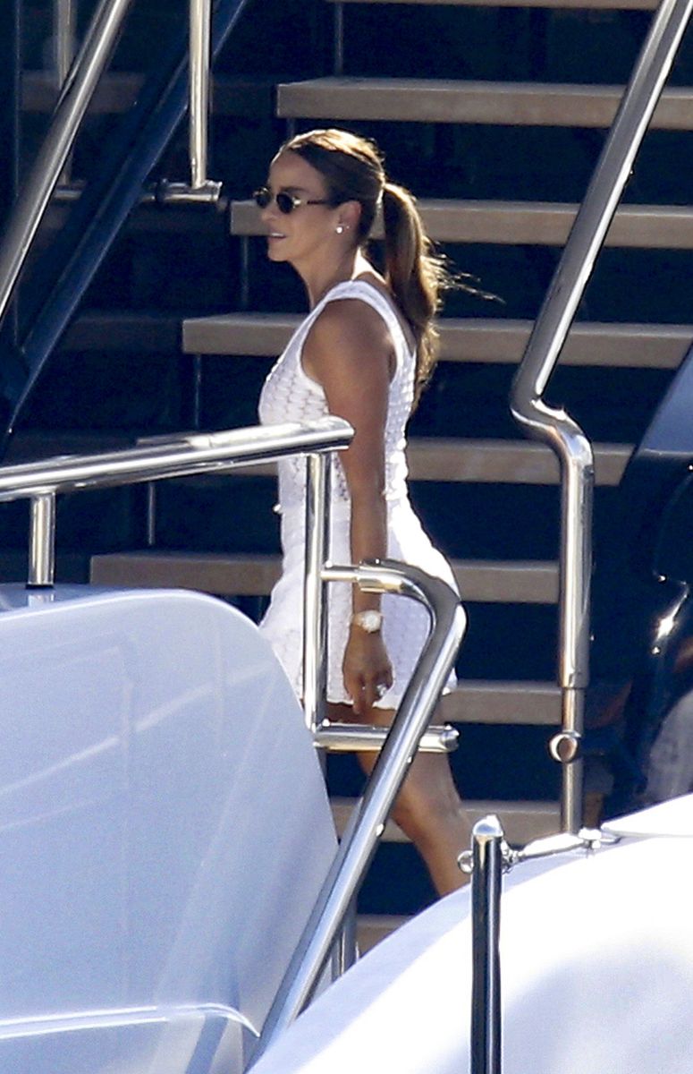 The former model completed her resort look with slim sunglasses, pearl stud earrings, a sleek low ponytail and a structured mustard-yellow handbag.