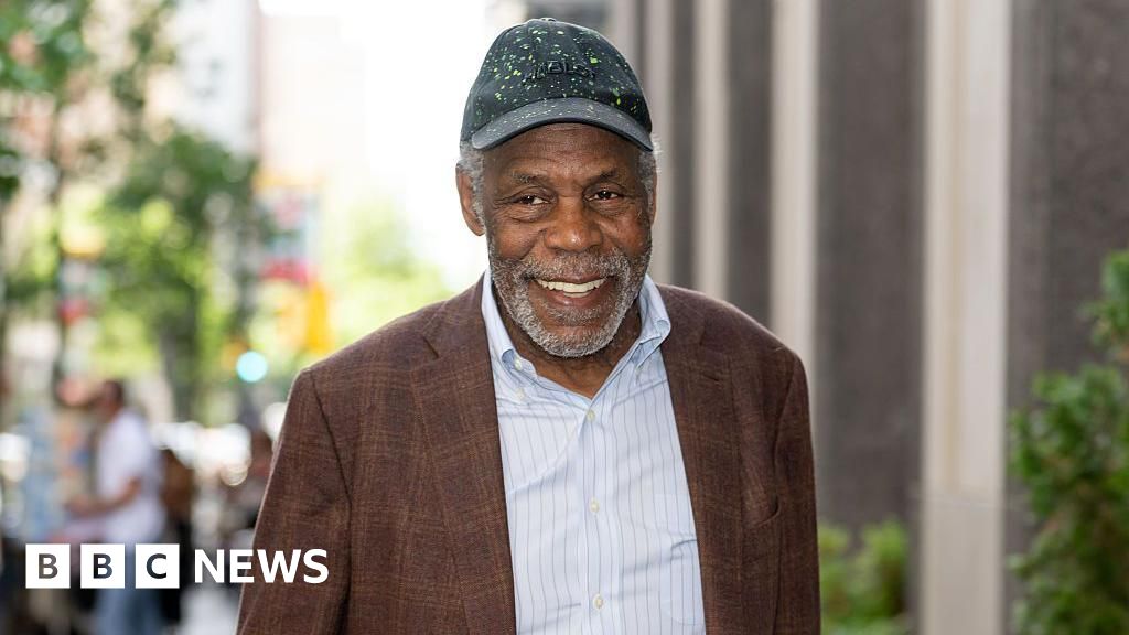 Lethal Weapon actor Danny Glover reveals Alzheimer's diagnosis - BBC