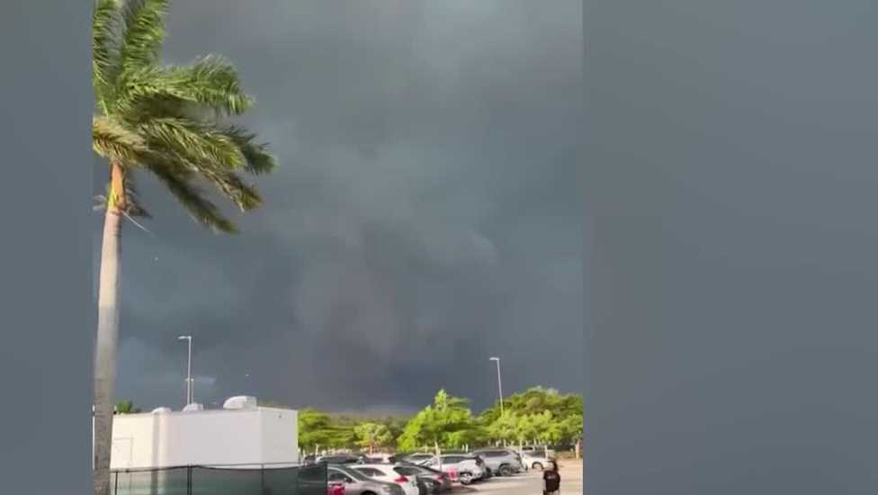 Landspout sends debris flying in Fort Myers
