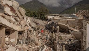 Aid Workers in Venezuela Fear Disease Outbreaks After Twin Quakes