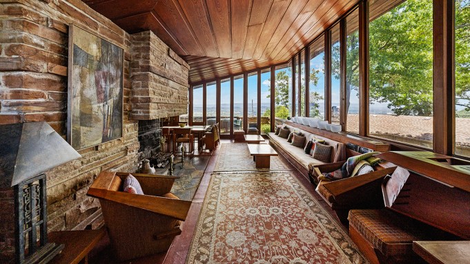 The Only Frank Lloyd Wright-Designed Home in TN Lists for $1.6 Million