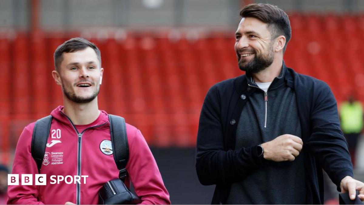 Liam Cullen (left) and Russell Martin at Swansea City in 2022