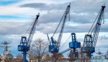 Does Bath Iron Works account for about 17% of Maine’s GDP?