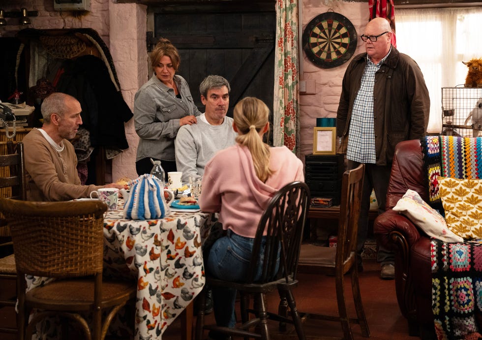 sam dingle, cain dingle, moira dingle, paddy kirk, emmerdale