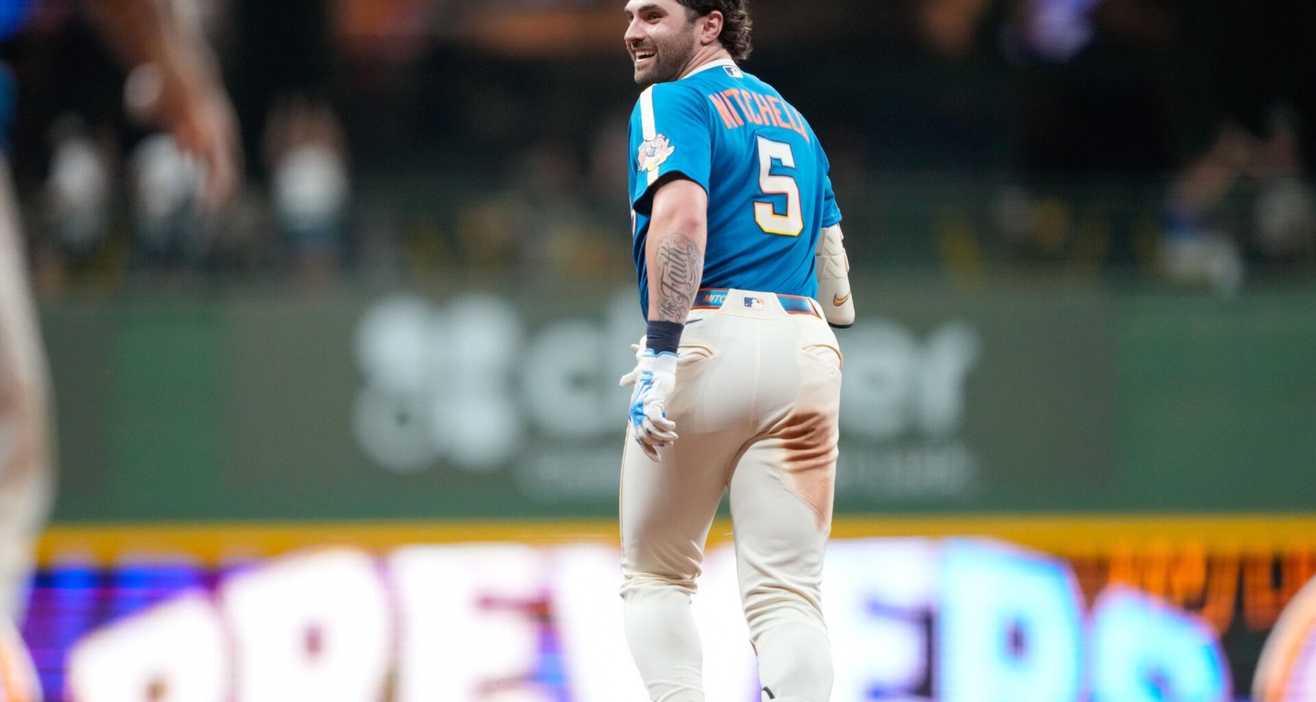 Garrett Mitchell's walk-off single in 10th lifts Brewers to 2-1 win over Marlins
