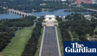 Drained reflecting pool reveals Trump’s ‘American flag blue’ liner is now closer to gray | Donald Trump