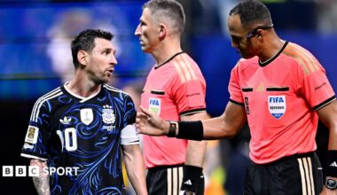 Lionel Messi of Argentina talks to referee Francois Letexier during the FIFA World Cup 2026 Round of 16 match against Egypt