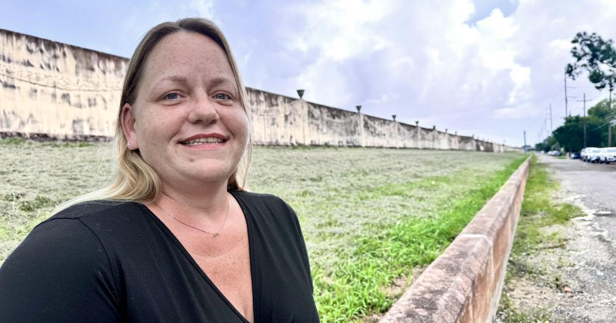 How a local woman saved ducks stuck by a tall city levee | Crescent City community news