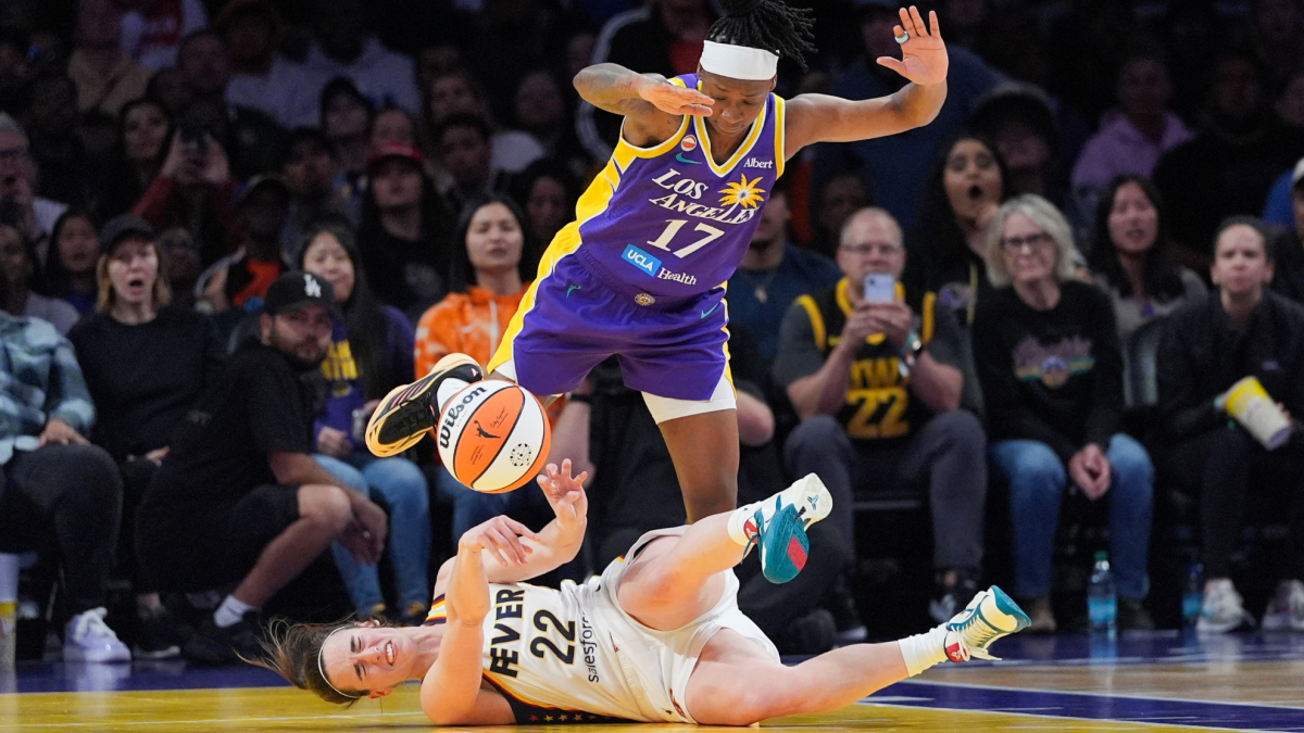 Caitlin Clark opens up about working with a sports psychologist to survive life in the WNBA