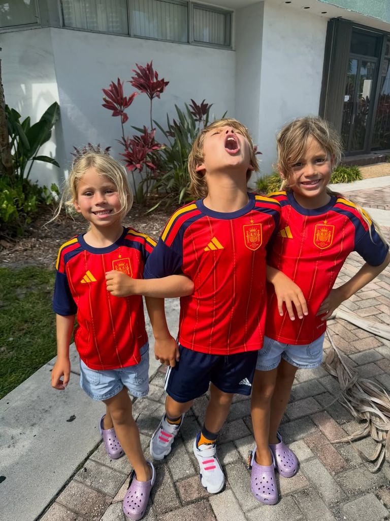 Anna Kournikova shared this cute photo of her children celebrating Spain's victory.