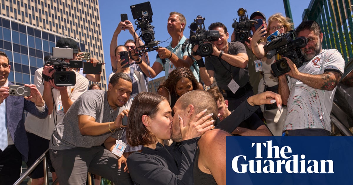 Couple who staged apparent proposal atop Empire State Building faces slew of charges | New York