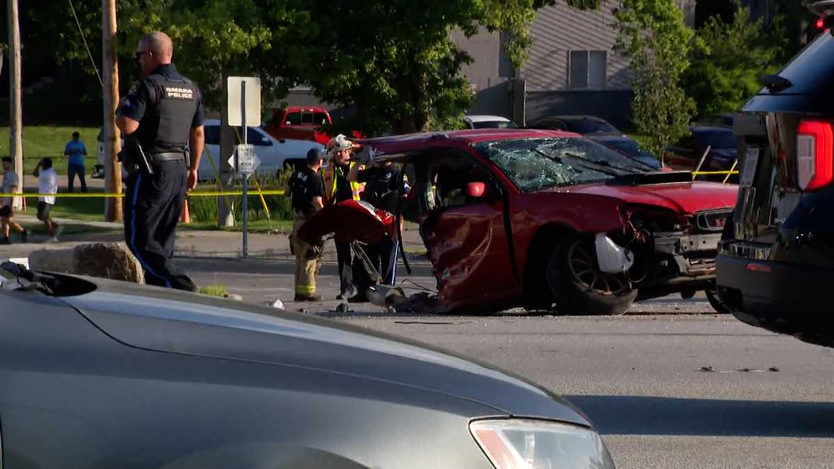 Omaha police investigate crash - KETV