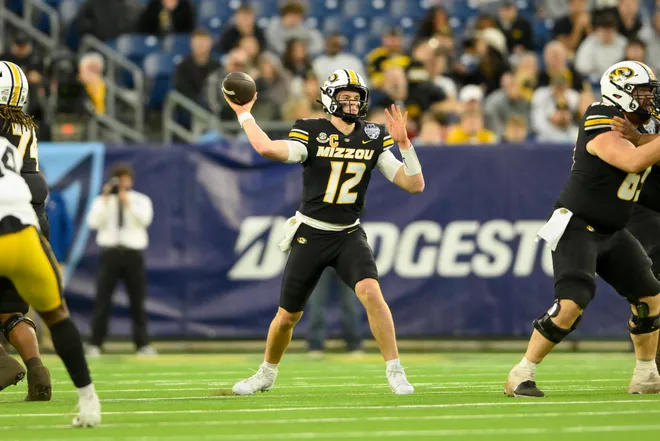 Missouri Tigers quarterback Brady Cook