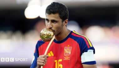 Rodri kisses Golden Ball at World Cup