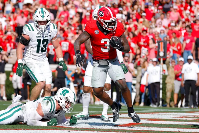 Nate Frazier #3 of the Georgia Bulldogs rushes in for a touchdown