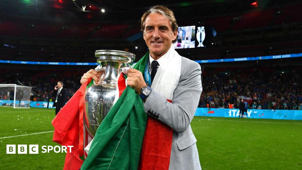 Roberto Mancini on the sidelines while managing in Italy