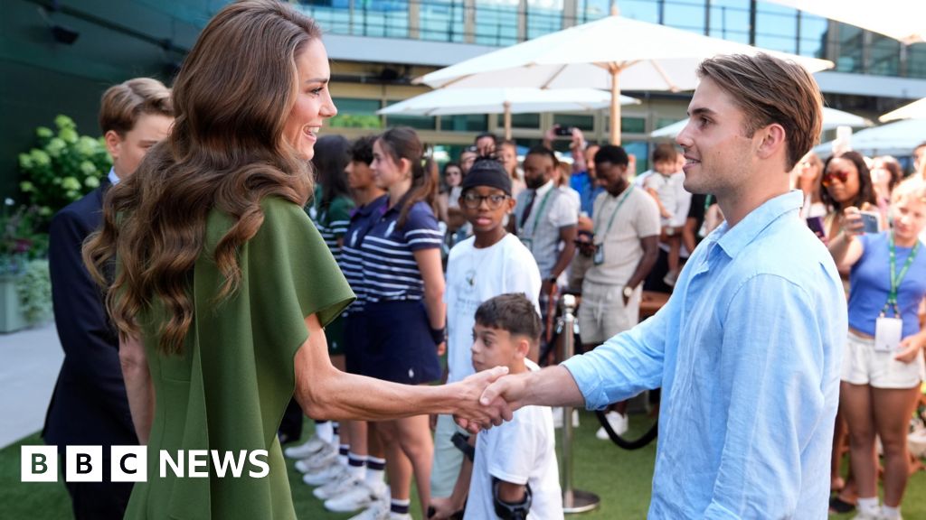 Wimbledon semi-finalist Arthur Fery invites Prince George and Princess Charlotte to play tennis - BBC