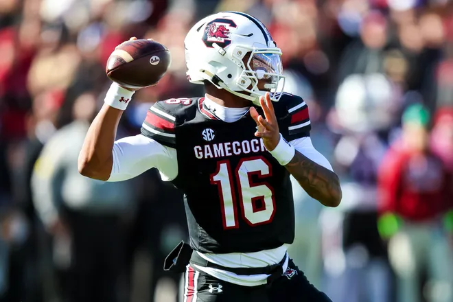 South Carolina Gamecocks quarterback Lanorris Sellers (16) passes against the Clemson Tigers