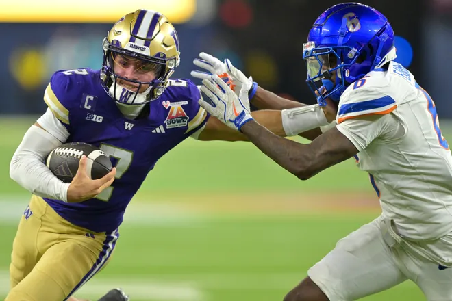 Dec 13, 2025; Inglewood, CA, USA; Washington Huskies quarterback Demond Williams Jr. (2) is forced out of bounds by Boise State Broncos defensive back Jeremiah Earby (6) after a catching a pass in the second half of the LA Bowl at SoFi Stadium. Mandatory Credit: Jayne Kamin-Oncea-Imagn Images