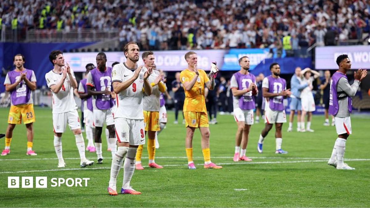 England players on the field applauding the fans after the World Cup semi-final defeat to Argentina