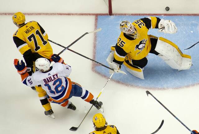 Penguins fans have Tristan Jarry flashbacks after goalie misplay in Team USA’s World Cup loss