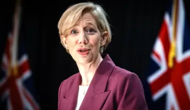 Live: Reserve Bank faces tough OCR call, with economists split on a hike - Stuff