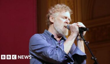 Oscar-winning songwriter Glen Hansard killed in crash - BBC