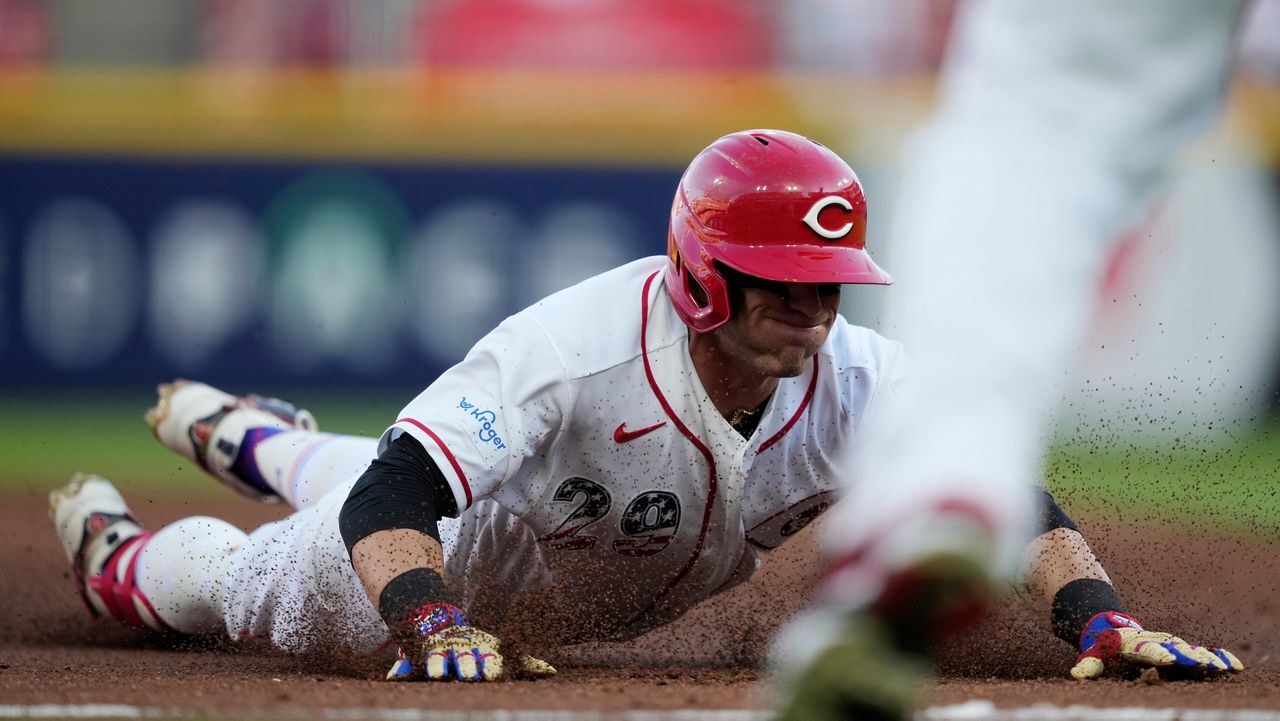 Bregman's 2-run homer in the 7th propels the Cubs to a 5-3 victory over the Reds