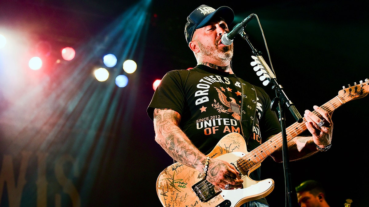 Aaron Lewis on stage in Bethlehem, Pennsylvania in May 2017.