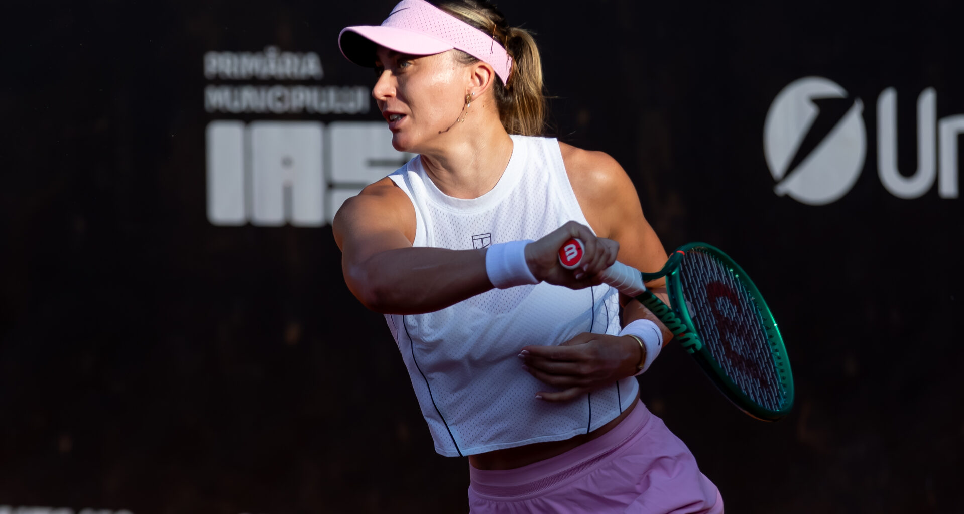 Badosa saves set points vs. Udvardy in Iasi, into first SF in 18 months