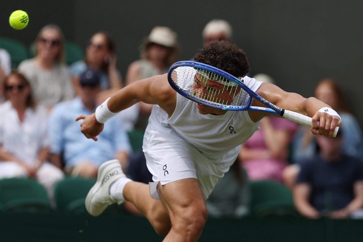 Ben Shelton out of Wimbledon in first round after flying too close to the tiebreak sun