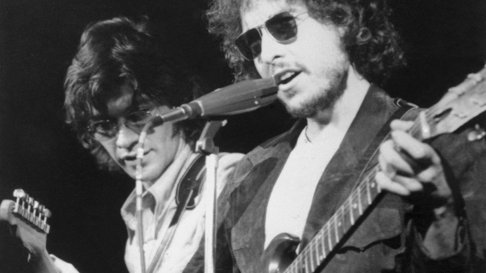 Bob Dylan Guitarists: Every One Who's Toured in Dylan's Band