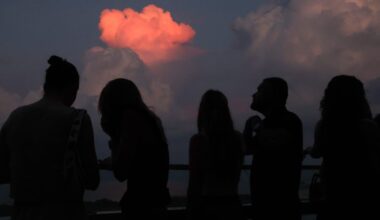Intense fires, unpredictable winds driving smoke toward Illinois