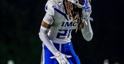 #Woof!: UW Lands 4-Star CB