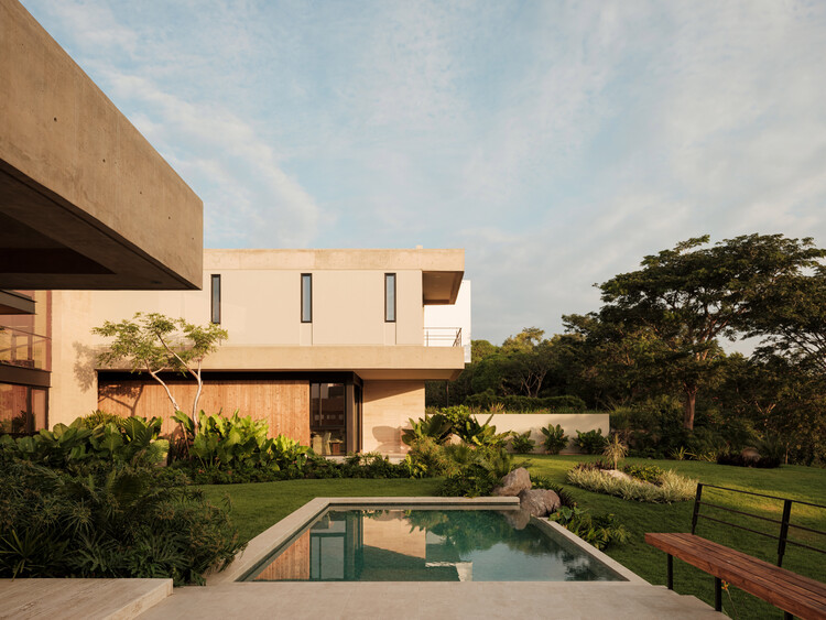 Naab House / Di Frenna Arquitectos - Exterior Photography, Courtyard