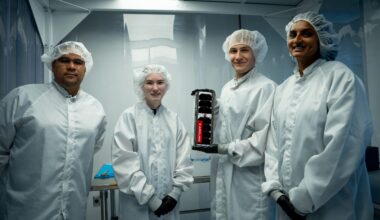 Apolink makes contact with first relay satellite
