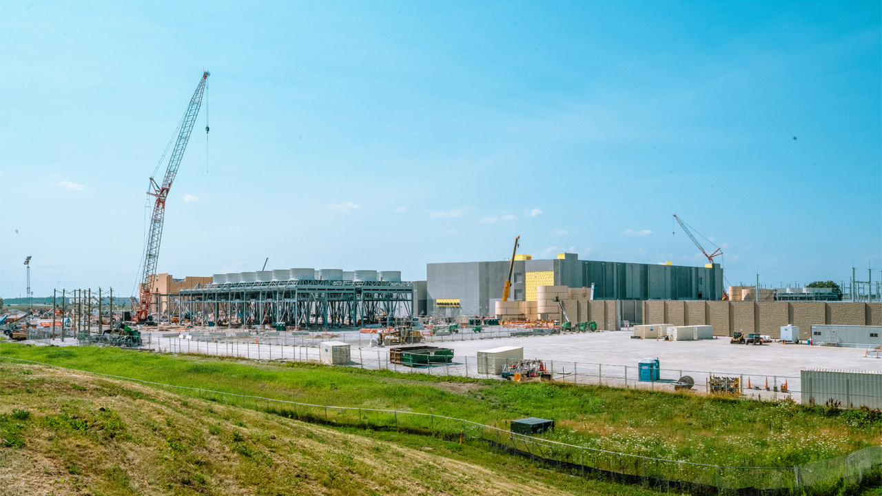 Resilient U.S. economy boosted by data center boom