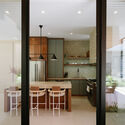 © José Rozón L.A. House / Emedos Proyectos - Interior Photography, Kitchen, Wood, Door, Glass, Table, Countertop, Chair