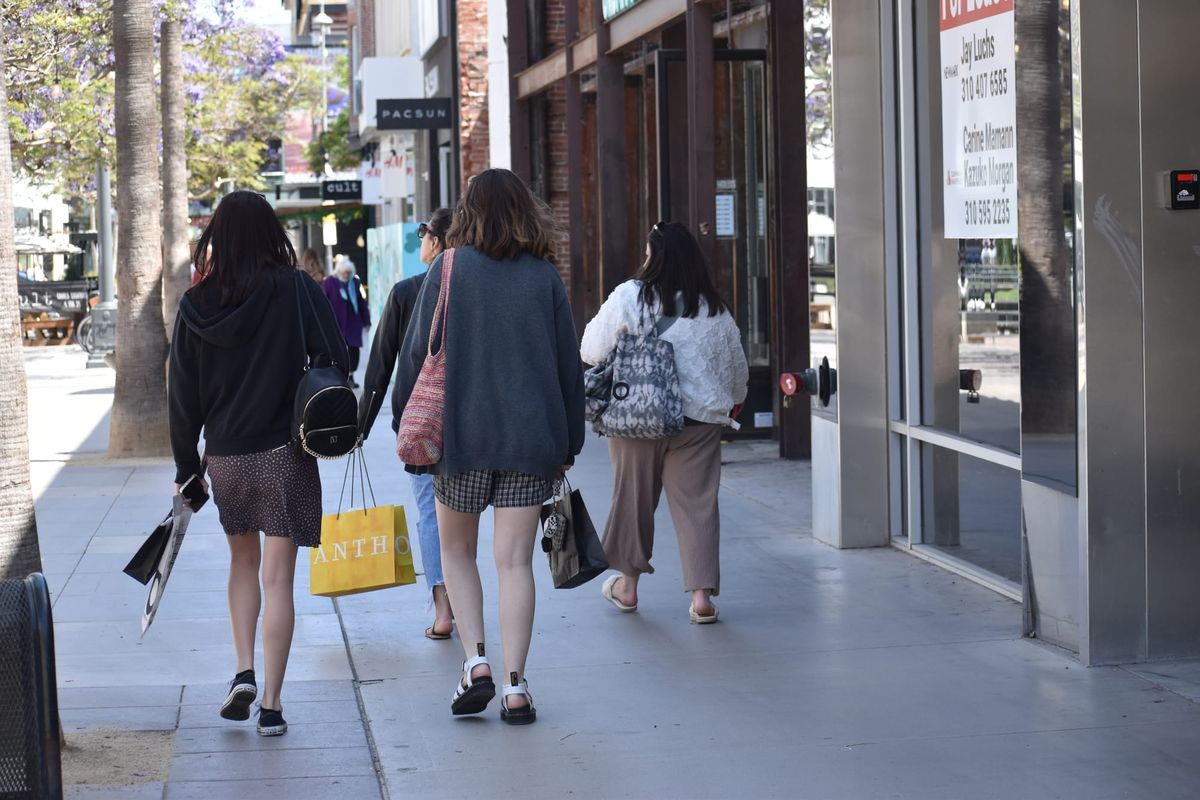 Santa Monica Tourism: Hotel Guests Drive Economy in 2025