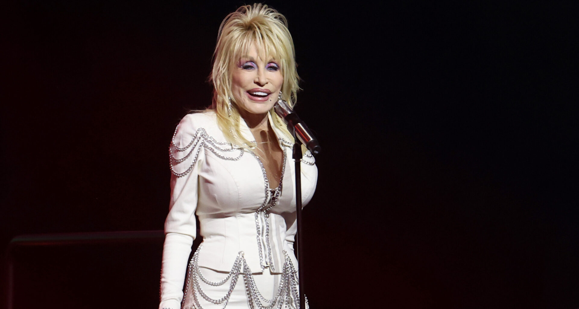 Dolly Parton to Receive the Poet's Award at 19th Annual ACM Honors