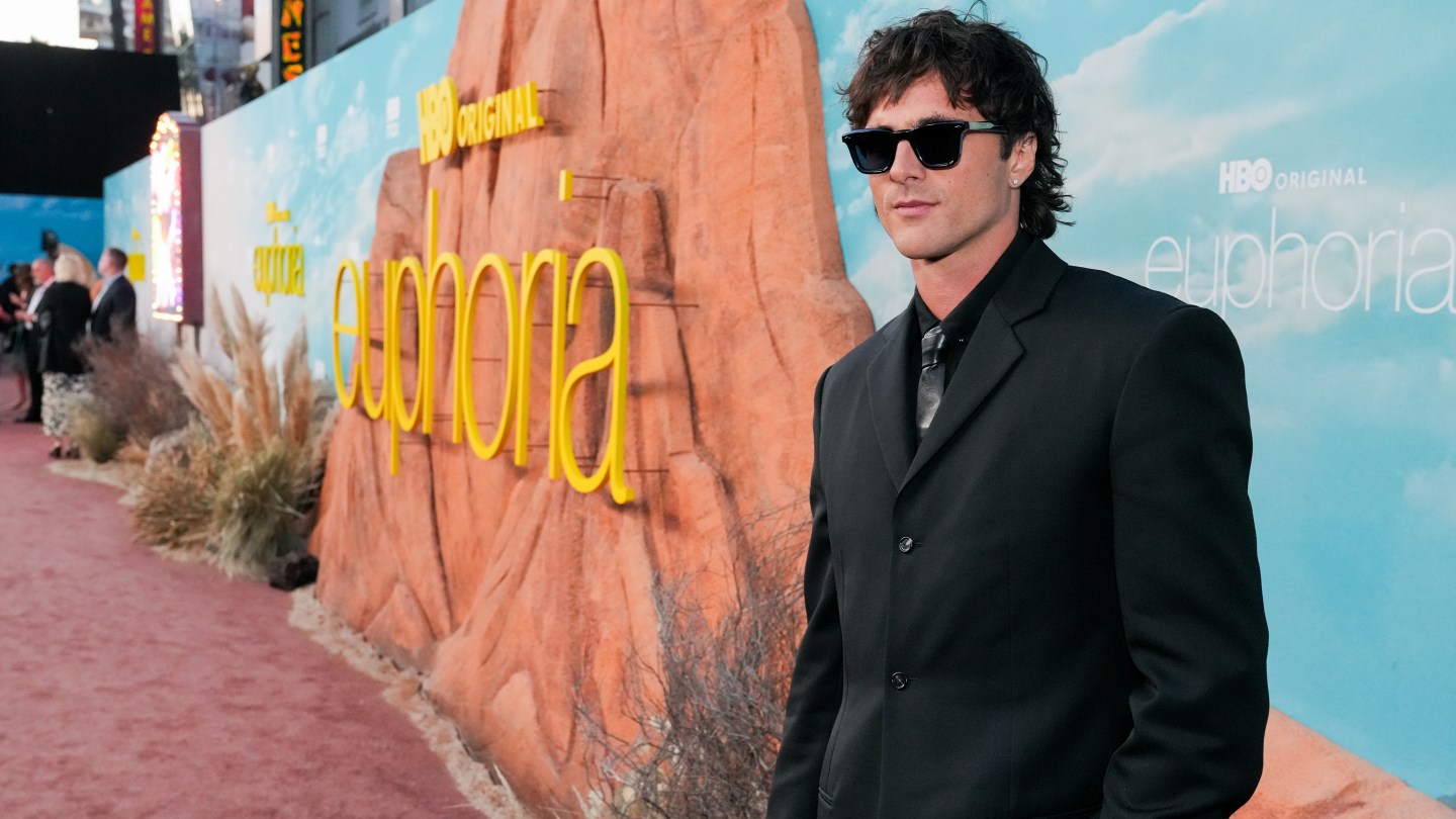Jacob Elordi Dishes on Nate's 'Euphoria' Demise, Breaking His Heels