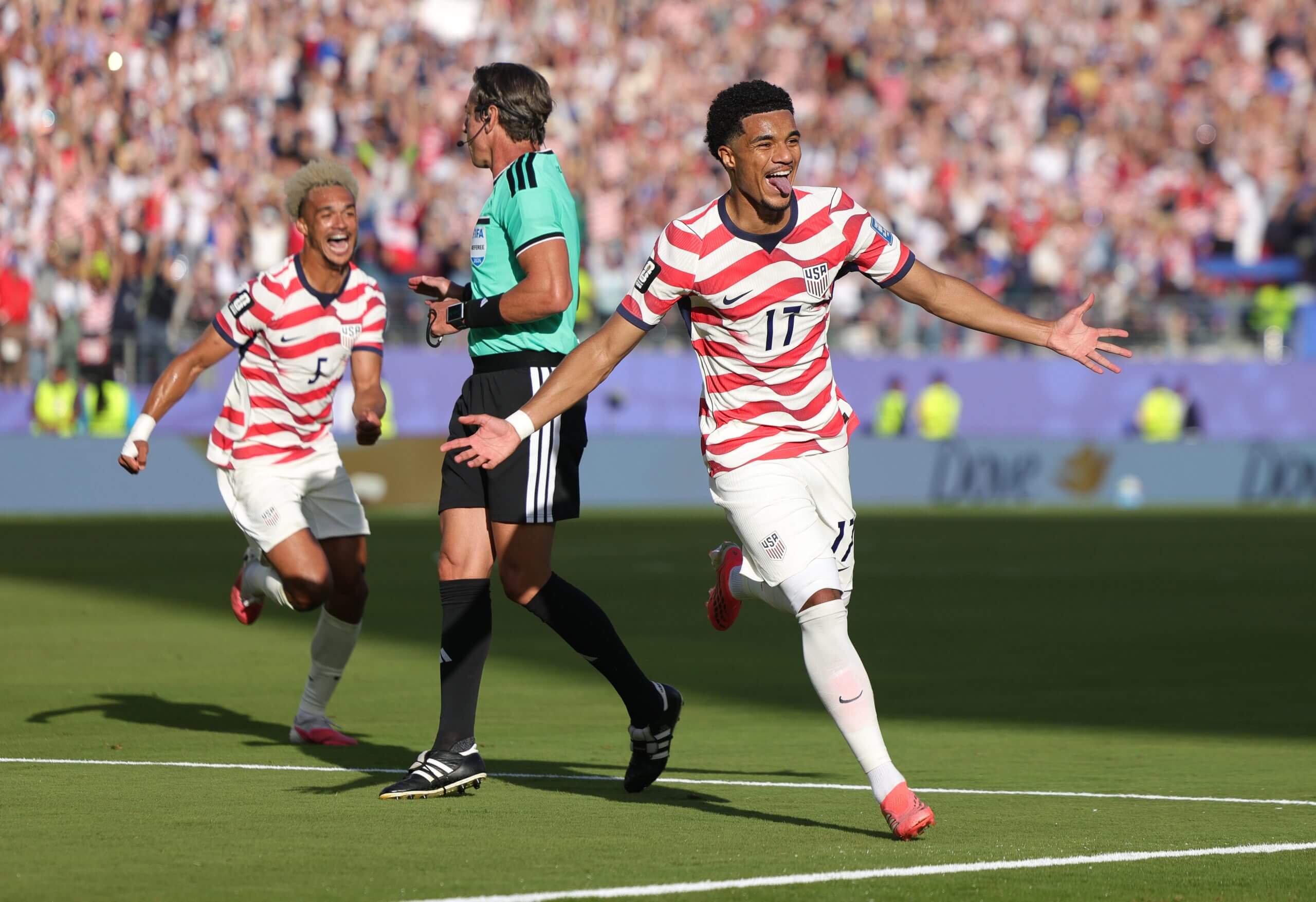 Malik Tillman celebrates his free kick goal vs Bosnia