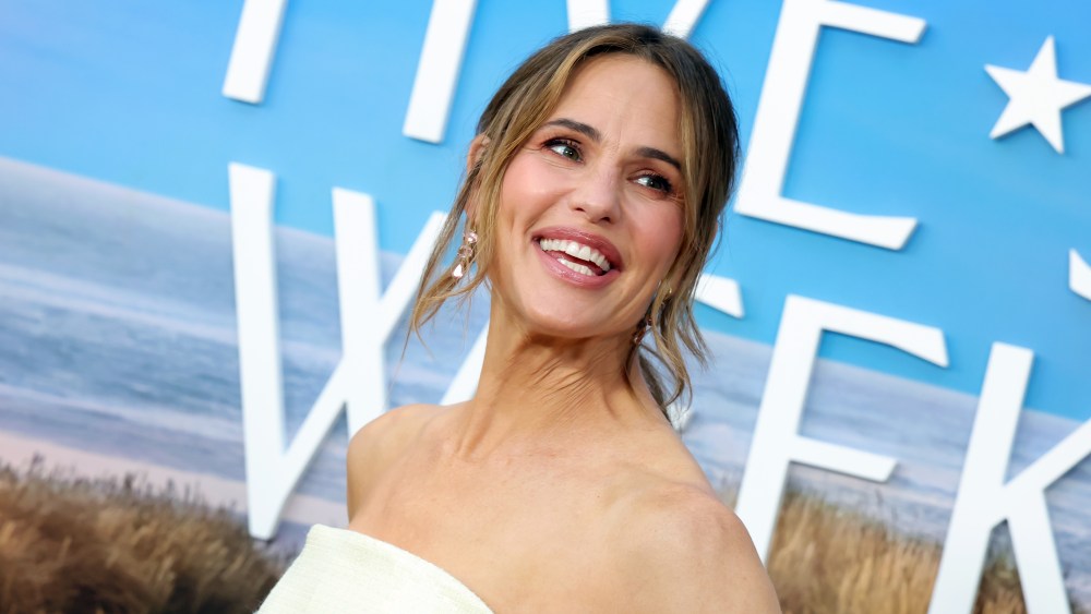 Jennifer Garner Rails Against Paparazzi Who 'Knocked Over' Kids