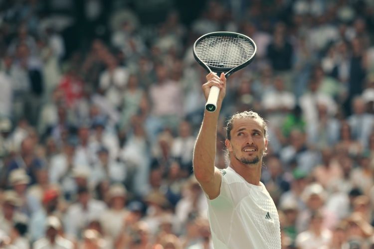 Roland-Garros champion Alexander Zverev acknowledges supporters at Wimbledon, where he reached the final for the first time in 2026. 